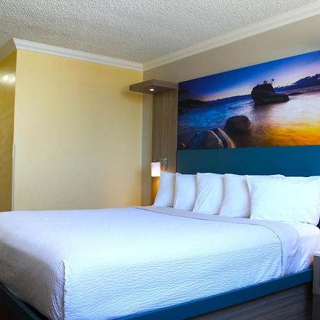 Days Inn By Wyndham Los Angeles Lax/Venicebch/Marina Delray Ингълуд Екстериор снимка
