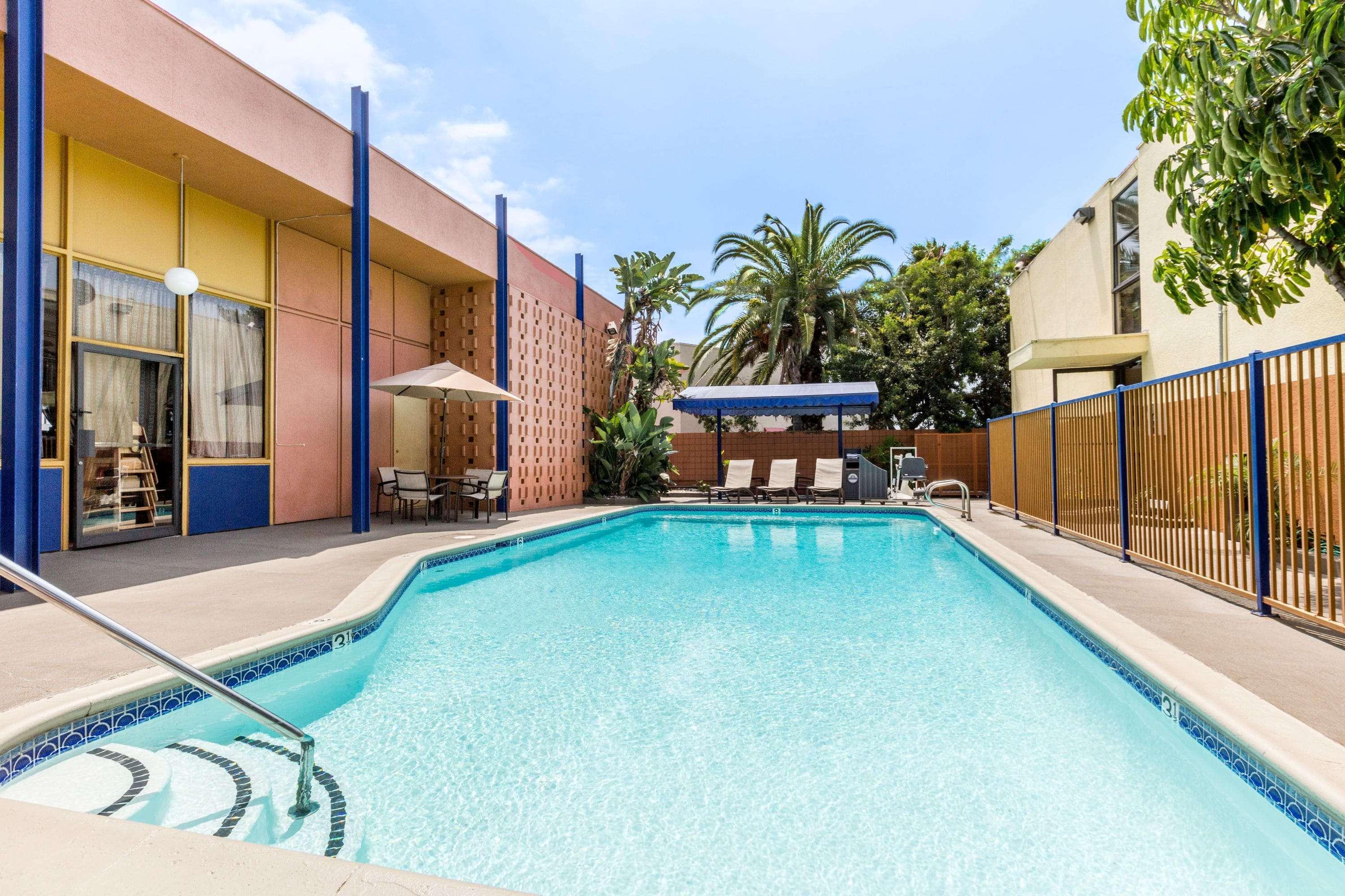 Days Inn By Wyndham Los Angeles Lax/Venicebch/Marina Delray Ингълуд Екстериор снимка