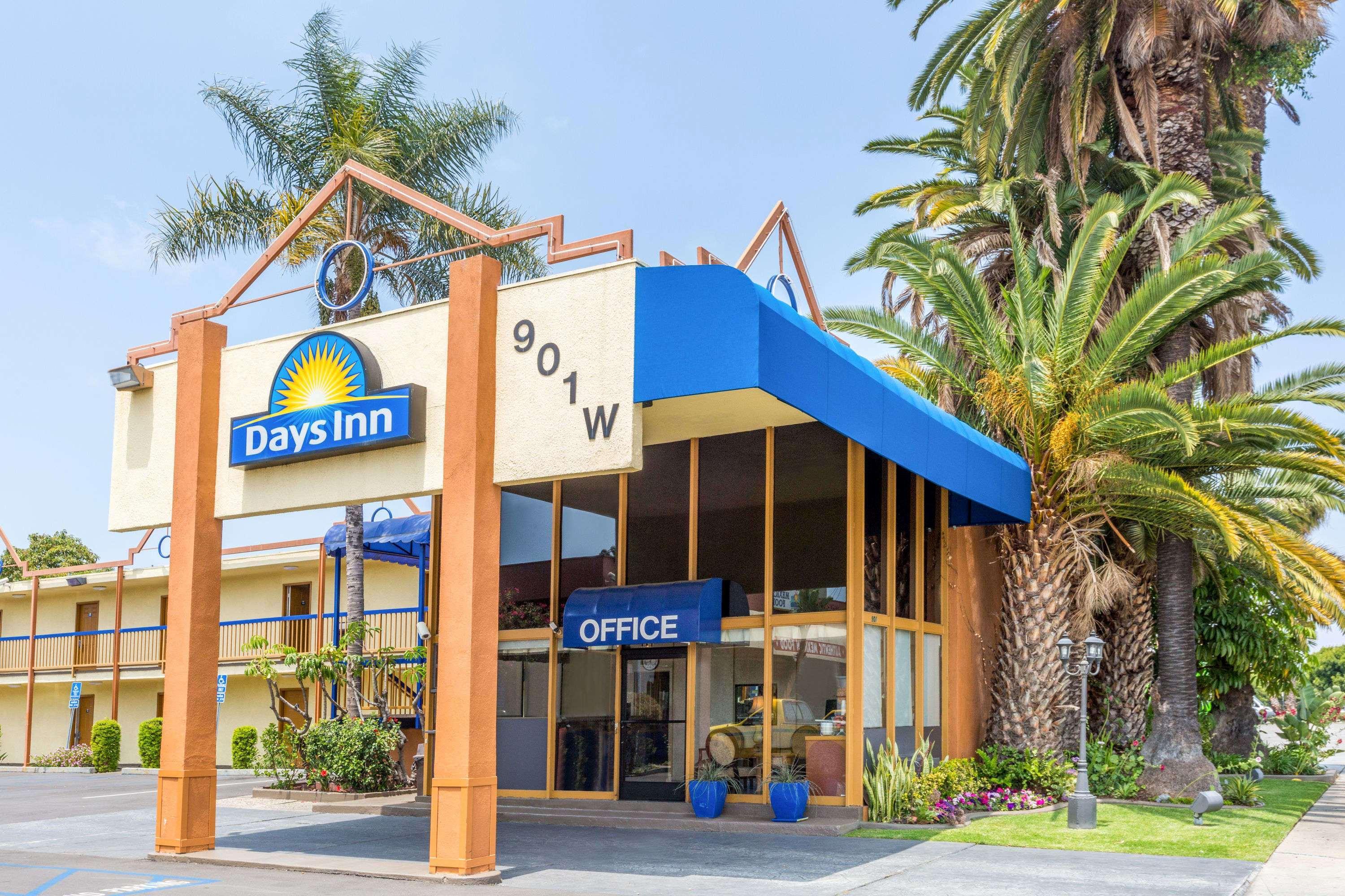 Days Inn By Wyndham Los Angeles Lax/Venicebch/Marina Delray Ингълуд Екстериор снимка