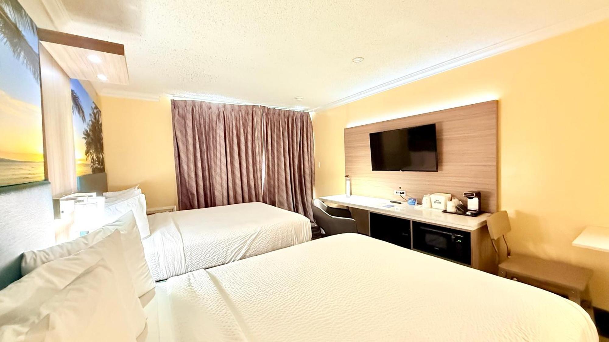 Days Inn By Wyndham Los Angeles Lax/Venicebch/Marina Delray Ингълуд Екстериор снимка